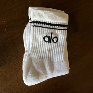 ALO YOGA CREW SOCKS // never used - still with tag in them